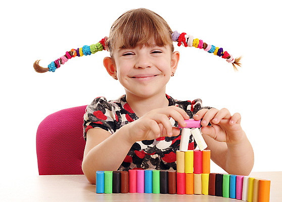 포토 JPG 해외이미지 행복 어린이 장난 놀이 창조 한명 미소 컬러풀 블록 게임 만들기 해외202004 해외포토 1 감정 컬러 모션 표정 사람 파일형식 이미지허브