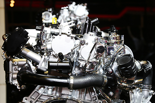 포토 JPG 해외이미지 산업 교통시설 자동차 새로움 사람없음 빛 기계 공연 엔진 정비공 칠면조 모터 모터쇼 자동 해외202004 해외포토 육상교통 교통 컨셉 조류 이벤트 기술자 시설 파일형식 이미지허브