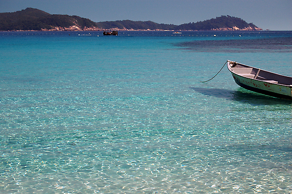 포토 JPG 해외이미지 모래 파도 바다 섬 여행 교통시설 하늘 낚시 휴가 항해 손바닥 풍경 사람없음 물 여름 파란색 태양 수영 기쁨 신선 보트 스노클링 산호 갑판 휴양지 낚시꾼 닻 석호 말레이시아 이국적 터키석 파라다이스 해외202004 해외포토 자연요소 손 계절 감정 아시아 컬러 교통 배_교통 레저 장소 수상스포츠 자포동물 보석 시설 파일형식 이미지허브