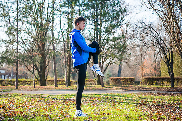 포토 JPG 해외이미지 라이프스타일 공원 남자 건강 한명 사람 성인 야외 달리기 조깅 운동 맑음 스트레칭 연습 성인남자한명만 해외202004 해외포토 1 공공시설 모션 날씨 생활 남자한명만 성인남자만 파일형식 이미지허브