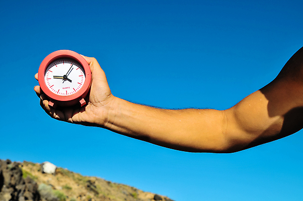 포토 JPG 해외이미지 손 모래 시계 사람없음 시간 손목시계 모래시계 근육질 타이머 해외202004 해외포토 장신구 근육 신체부위 몸매 파일형식 이미지허브