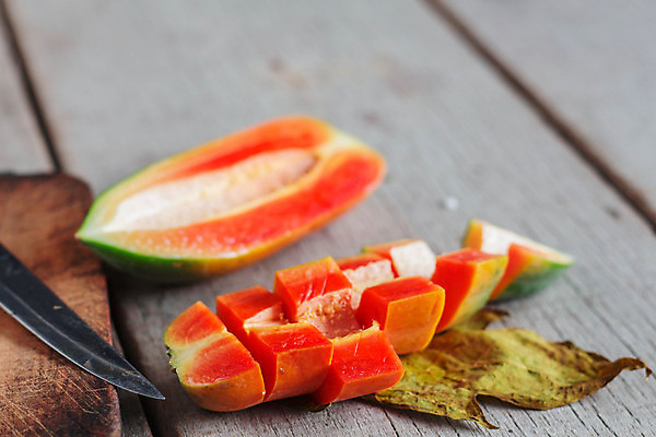 포토 JPG 해외이미지 계절 아시아 음식 조각 백그라운드 잎 다이어트 오렌지 과일 부분 자연 탁자 디저트 건강 씨앗 사람없음 목재 초록색 여름 수확 신선 칼 달콤 맛 자르기 먹기 오브젝트 유기농 질감 복고 날것 내추럴 숙성 옛날 이국적 채식주의자 파파야 해외202004 해외포토 나무 식물 웰빙 나라 컬러 가구 컨셉 농업 재료 모션 열대과일 생태계 채식 파일형식 이미지허브