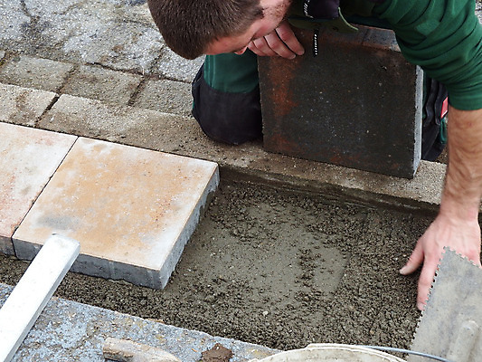 포토 JPG 해외이미지 직업 도로 모래 비즈니스 벽돌 노동자 한명 서기 풍경 건물 달리기 걷기 정원 흙 산책 블록 건설현장 조약돌 바위 시간 업무 아스팔트 공예 배열 발굴 구시가지 현무암 화강암 해외202004 해외포토 1 건축물 길 교통시설 모션 휴식 건설업 사람 취미 암석 돌_바위 작업 화산암 파일형식 이미지허브