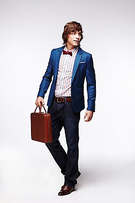 포토 JPG 스튜디오촬영 전신 서양인 외국인 백인 해외기획촬영 패션 남자 2013년태국 서류가방 비즈니스 모션 실내 한명 서기 웃음 들기 사람 20대 성인 캐주얼 비즈니스맨 남자만 남자한명만 성인남자만 청년만 청년남자만 청년남자한명만 성인한명만 성인남자한명만 성인만 국내포토 1 옷 가방 표정 인종 청년 내부 직장인 파일형식