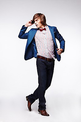 포토 JPG 스튜디오촬영 전신 서양인 외국인 백인 해외기획촬영 패션 남자 2013년태국 비즈니스 모션 실내 한명 서기 들기 사람 20대 성인 캐주얼 스마트폰 비즈니스맨 통화 남자만 남자한명만 성인남자만 청년만 청년남자만 청년남자한명만 성인한명만 성인남자한명만 성인만 국내포토 1 옷 인종 청년 내부 핸드폰 스마트기기 직장인 파일형식