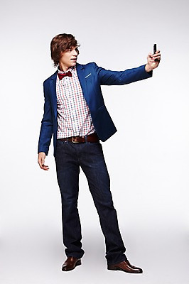 포토 JPG 스튜디오촬영 전신 서양인 외국인 백인 해외기획촬영 패션 남자 2013년태국 비즈니스 모션 실내 한명 서기 들기 사람 20대 성인 캐주얼 스마트폰 웹서핑 비즈니스맨 남자만 남자한명만 성인남자만 청년만 청년남자만 청년남자한명만 성인한명만 성인남자한명만 성인만 국내포토 1 옷 인종 청년 내부 핸드폰 스마트기기 직장인 파일형식