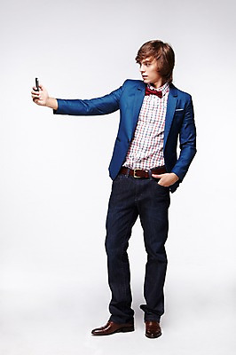 포토 JPG 스튜디오촬영 전신 서양인 외국인 백인 해외기획촬영 패션 남자 2013년태국 비즈니스 모션 실내 한명 서기 들기 사람 20대 성인 캐주얼 스마트폰 웹서핑 비즈니스맨 주머니손 남자만 남자한명만 성인남자만 청년만 청년남자만 청년남자한명만 성인한명만 성인남자한명만 성인만 국내포토 1 옷 인종 청년 내부 핸드폰 스마트기기 직장인 파일형식