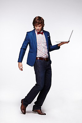 포토 JPG 스튜디오촬영 전신 서양인 외국인 백인 해외기획촬영 패션 남자 2013년태국 비즈니스 모션 실내 한명 서기 들기 사람 20대 성인 캐주얼 노트북 웹서핑 비즈니스맨 남자만 남자한명만 성인남자만 청년만 청년남자만 청년남자한명만 성인한명만 성인남자한명만 성인만 국내포토 1 옷 인종 청년 내부 전자제품 직장인 파일형식