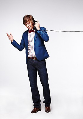 포토 JPG 스튜디오촬영 전신 서양인 외국인 백인 해외기획촬영 패션 남자 2013년태국 비즈니스 모션 실내 한명 서기 웃음 들기 사람 손짓 20대 성인 앞모습 캐주얼 비즈니스맨 수화기 통화 남자만 남자한명만 성인남자만 청년만 청년남자만 청년남자한명만 성인한명만 성인남자한명만 성인만 국내포토 1 옷 뷰포인트 표정 인종 청년 내부 직장인 전화기 파일형식