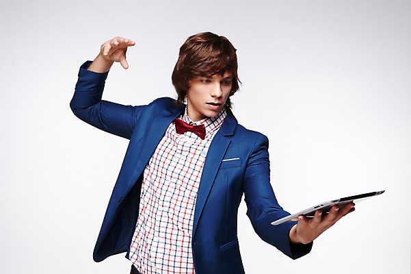 포토 JPG 스튜디오촬영 서양인 외국인 백인 해외기획촬영 패션 남자 2013년태국 비즈니스 모션 실내 한명 들기 사람 손짓 상반신 20대 성인 앞모습 캐주얼 태블릿 웹서핑 비즈니스맨 남자만 남자한명만 성인남자만 청년만 청년남자만 청년남자한명만 성인한명만 성인남자한명만 성인만 국내포토 1 옷 뷰포인트 인종 청년 내부 전자제품 스마트기기 직장인 파일형식