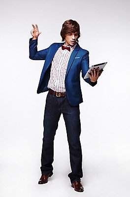 포토 JPG 스튜디오촬영 전신 서양인 외국인 백인 해외기획촬영 패션 남자 2013년태국 비즈니스 모션 실내 한명 서기 들기 사람 손짓 20대 성인 앞모습 캐주얼 태블릿 웹서핑 비즈니스맨 남자만 남자한명만 성인남자만 청년만 청년남자만 청년남자한명만 성인한명만 성인남자한명만 성인만 국내포토 1 옷 뷰포인트 인종 청년 내부 전자제품 스마트기기 직장인 파일형식