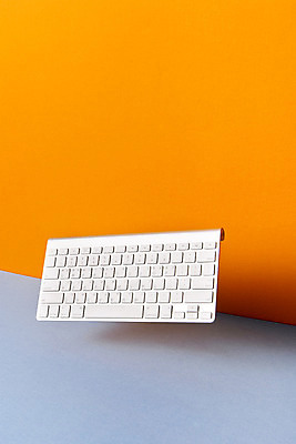 포토 JPG 스튜디오촬영 백그라운드 컨셉 탁자 실내 순간포착 사람없음 키보드 떨어짐 오브젝트 국내포토 가구 촬영기법 내부 파일형식