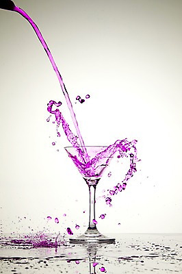 포토 JPG 스튜디오촬영 음료 컬러 백그라운드 컨셉 물줄기 실내 순간포착 사람없음 보라색 물방울 칵테일 액체 떨어짐 칵테일잔 액체표현 국내포토 술잔 주류 촬영기법 내부 물 파일형식