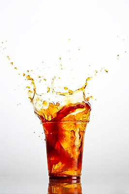 포토 JPG 스튜디오촬영 커피 음료 백그라운드 컨셉 실내 순간포착 사람없음 컵 얼음 물방울 액체 떨어짐 액체표현 아이스커피 국내포토 자연요소 식기 촬영기법 내부 파일형식