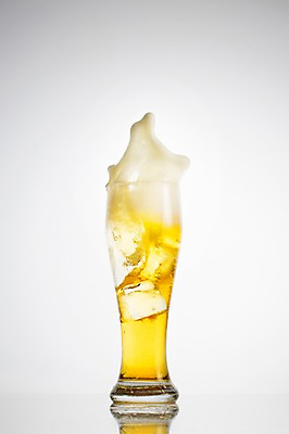 포토 JPG 스튜디오촬영 음료 백그라운드 컨셉 잔 맥주 실내 순간포착 사람없음 얼음 거품 액체 떨어짐 액체표현 국내포토 자연요소 식기 주류 촬영기법 내부 파일형식