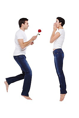 포토 JPG 스튜디오촬영 전신 서양인 외국인 백인 해외기획촬영 커플 여자 남자 행복 2013년태국 프로포즈 모션 함께함 실내 사랑 들기 사람 성인 두명 옆모습 30대 장미 점프 다정 놀람 장년만 성인만 국내포토 꽃 감정 뷰포인트 컨셉 관계 표정 인종 내부 장년 파일형식