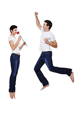 포토 JPG 스튜디오촬영 전신 서양인 외국인 백인 해외기획촬영 커플 여자 남자 행복 2013년태국 프로포즈 모션 함께함 실내 사랑 웃음 들기 사람 성인 두명 옆모습 30대 장미 점프 다정 장년만 성인만 국내포토 꽃 감정 뷰포인트 컨셉 관계 표정 인종 내부 장년 파일형식