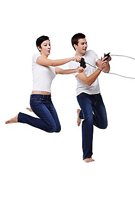 포토 JPG 스튜디오촬영 전신 서양인 외국인 백인 해외기획촬영 커플 여자 남자 행복 2013년태국 모션 함께함 실내 사랑 들기 사람 성인 두명 30대 점프 다정 게임 게임기 조이스틱 장년만 성인만 국내포토 감정 컨셉 관계 놀이 인종 내부 장년 파일형식