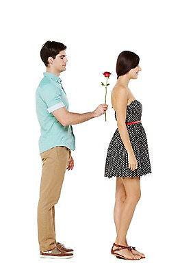 포토 JPG 스튜디오촬영 전신 서양인 외국인 백인 해외기획촬영 커플 여자 남자 행복 2013년태국 프로포즈 데이트 모션 함께함 실내 사랑 서기 들기 사람 20대 성인 두명 옆모습 캐주얼 장미 다정 청년만 성인만 국내포토 옷 꽃 감정 뷰포인트 컨셉 관계 인종 청년 내부 파일형식