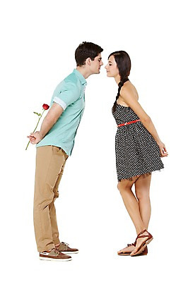 포토 JPG 스튜디오촬영 전신 서양인 외국인 백인 해외기획촬영 커플 여자 남자 행복 2013년태국 데이트 모션 키스 함께함 실내 사랑 서기 들기 사람 20대 성인 두명 옆모습 캐주얼 장미 눈감음 다정 뒷짐 청년만 성인만 국내포토 옷 꽃 감정 뷰포인트 컨셉 관계 인종 청년 내부 애정표현 파일형식