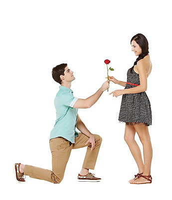 포토 JPG 스튜디오촬영 전신 서양인 외국인 백인 해외기획촬영 커플 여자 남자 행복 2013년태국 프로포즈 데이트 모션 함께함 실내 사랑 서기 웃음 들기 사람 20대 성인 두명 옆모습 캐주얼 장미 다정 무릎꿇기 청년만 성인만 국내포토 옷 꽃 감정 뷰포인트 컨셉 관계 표정 인종 청년 내부 파일형식