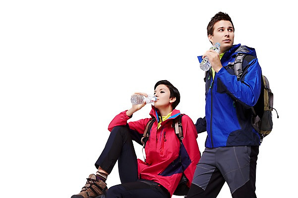 포토 JPG 스튜디오촬영 서양인 외국인 백인 해외기획촬영 커플 여자 남자 2013년태국 배낭 모션 휴식 실내 아웃도어 서기 들기 사람 앉기 상반신 성인 두명 30대 트래킹 마시기 물병 갈등 장년만 성인만 국내포토 컨셉 가방 관계 레저 인종 내부 장년 물통 파일형식