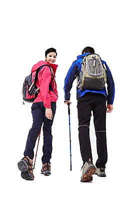 포토 JPG 스튜디오촬영 전신 서양인 외국인 백인 해외기획촬영 커플 여자 남자 2013년태국 배낭 모션 지팡이 실내 아웃도어 서기 웃음 사람 성인 두명 뒷모습 30대 걷기 트래킹 뒤돌아보기 막대기 장년만 성인만 국내포토 뷰포인트 가방 관계 레저 표정 인종 내부 장년 파일형식