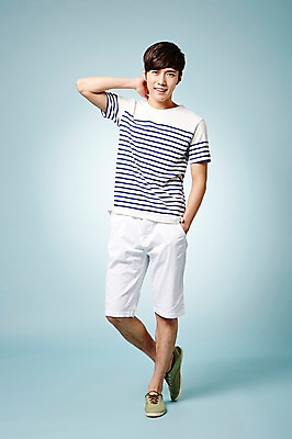 포토 JPG 스튜디오촬영 전신 계절 남자 모션 실내 한명 서기 웃음 사람 동양인 20대 성인 앞모습 캐주얼 여름 한국인 주머니손 남자만 남자한명만 성인남자만 청년만 청년남자만 청년남자한명만 성인한명만 성인남자한명만 성인만 국내포토 1 옷 뷰포인트 표정 인종 청년 내부 파일형식