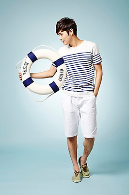 포토 JPG 스튜디오촬영 전신 계절 남자 모션 실내 한명 서기 들기 사람 동양인 20대 성인 앞모습 캐주얼 여름 한국인 주머니손 튜브 남자만 남자한명만 성인남자만 청년만 청년남자만 청년남자한명만 성인한명만 성인남자한명만 성인만 국내포토 1 옷 뷰포인트 인종 청년 내부 파일형식