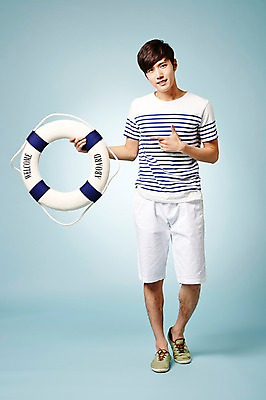 포토 JPG 스튜디오촬영 전신 계절 남자 모션 실내 한명 서기 웃음 들기 사람 동양인 손짓 20대 성인 앞모습 캐주얼 여름 한국인 가리킴 튜브 남자만 남자한명만 성인남자만 청년만 청년남자만 청년남자한명만 성인한명만 성인남자한명만 성인만 국내포토 1 옷 뷰포인트 표정 인종 청년 내부 파일형식