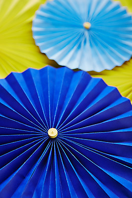 포토 JPG 스튜디오촬영 모양 종이 컬러 백그라운드 실내 사람없음 파란색 노란색 페이퍼아트 오브젝트 종이공예 종이접기 국내포토 내부 공예 접기 파일형식