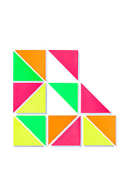 포토 JPG 스튜디오촬영 모양 문자 알파벳 영어 종이 백그라운드 실내 사람없음 컬러풀 페이퍼아트 B 오브젝트 종이공예 국내포토 컬러 내부 공예 파일형식