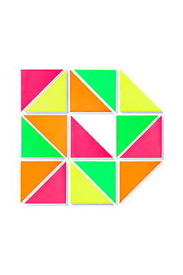 포토 JPG 스튜디오촬영 모양 문자 알파벳 영어 종이 백그라운드 대문자 실내 사람없음 컬러풀 페이퍼아트 오브젝트 종이공예 D 국내포토 컬러 내부 공예 파일형식