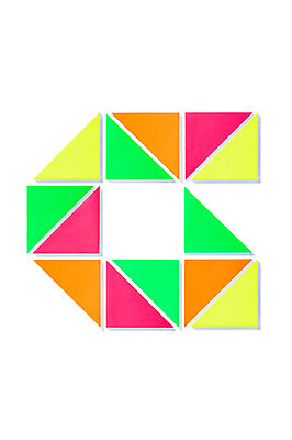 포토 JPG 스튜디오촬영 모양 문자 알파벳 영어 종이 백그라운드 대문자 실내 사람없음 컬러풀 페이퍼아트 G 오브젝트 종이공예 국내포토 컬러 내부 공예 파일형식