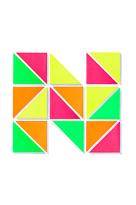 포토 JPG 스튜디오촬영 모양 문자 알파벳 영어 종이 백그라운드 대문자 실내 사람없음 컬러풀 N 페이퍼아트 오브젝트 종이공예 국내포토 컬러 내부 공예 파일형식