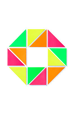 포토 JPG 스튜디오촬영 모양 문자 알파벳 영어 종이 백그라운드 대문자 실내 사람없음 컬러풀 페이퍼아트 오브젝트 종이공예 O 국내포토 컬러 내부 공예 파일형식