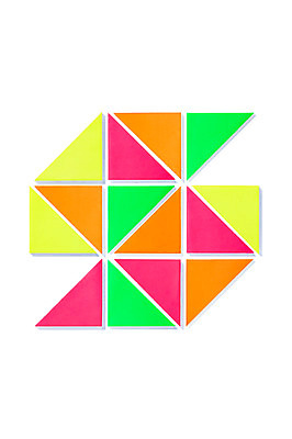 포토 JPG 스튜디오촬영 모양 문자 알파벳 영어 종이 백그라운드 대문자 실내 사람없음 컬러풀 페이퍼아트 오브젝트 종이공예 S 국내포토 컬러 내부 공예 파일형식