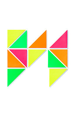 포토 JPG 스튜디오촬영 모양 문자 알파벳 영어 종이 백그라운드 대문자 실내 사람없음 컬러풀 페이퍼아트 오브젝트 종이공예 W 국내포토 컬러 내부 공예 파일형식