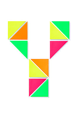 포토 JPG 스튜디오촬영 모양 문자 알파벳 영어 종이 백그라운드 대문자 실내 사람없음 컬러풀 페이퍼아트 오브젝트 종이공예 Y 국내포토 컬러 내부 공예 파일형식