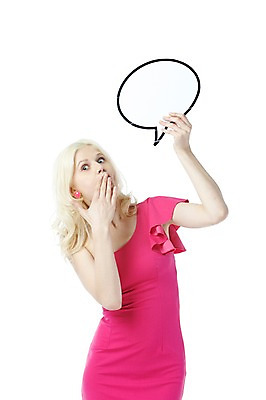 포토 JPG 서양인 외국인 해외기획촬영 긴머리 2012년태국 여자 분홍색 컬러 포즈 말풍선 프레임 실내 한명 서기 사람 상반신 금발 여자만 여자한명만 국내포토 1 헤어스타일 모션 인종 내부 파일형식