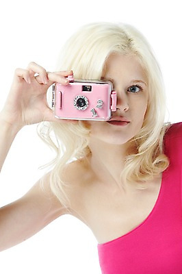 포토 JPG 서양인 외국인 해외기획촬영 긴머리 2012년태국 여자 분홍색 컬러 포즈 실내 한명 사람 상반신 금발 카메라 사진촬영 여자만 여자한명만 국내포토 1 헤어스타일 인종 내부 전자제품 촬영 파일형식