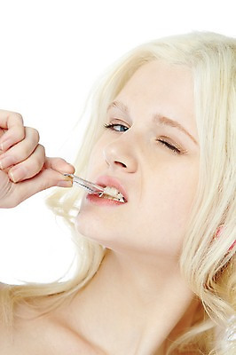 포토 JPG 서양인 외국인 해외기획촬영 긴머리 2012년태국 여자 분홍색 컬러 포즈 디저트 실내 한명 사람 상반신 금발 먹기 껌 여자만 여자한명만 국내포토 1 헤어스타일 음식 모션 인종 내부 파일형식