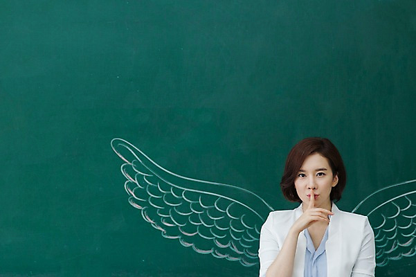 포토 JPG 여자 날개 학교 모션 실내 한명 서기 사람 동양인 상반신 성인 앞모습 30대 교사 칠판 한국인 그림 쉿 여자만 여자한명만 성인여자만 성인한명만 성인여자한명만 장년만 장년여자만 장년여자한명만 성인만 국내포토 직업 1 교육 뷰포인트 인종 내부 장년 조용 파일형식