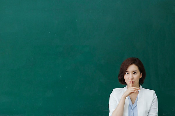 포토 JPG 여자 학교 모션 프레임 실내 한명 서기 사람 동양인 상반신 성인 앞모습 30대 교사 칠판 한국인 알림 쉿 여자만 여자한명만 성인여자만 성인한명만 성인여자한명만 장년만 장년여자만 장년여자한명만 성인만 국내포토 직업 1 교육 뷰포인트 인종 내부 장년 조용 파일형식