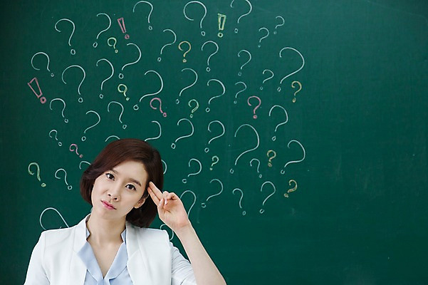 포토 JPG 기호 여자 생각 학교 모션 실내 한명 서기 사람 동양인 손짓 상반신 성인 앞모습 30대 교사 칠판 한국인 물음표 느낌표 여자만 여자한명만 성인여자만 성인한명만 성인여자한명만 장년만 장년여자만 장년여자한명만 성인만 국내포토 직업 문자 1 교육 뷰포인트 인종 내부 장년 파일형식