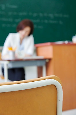 포토 JPG 여자 교실 학교 수업 실내 한명 사람 동양인 성인 아웃포커스 30대 교사 칠판 한국인 여자만 여자한명만 성인여자만 성인한명만 성인여자한명만 장년만 장년여자만 장년여자한명만 성인만 국내포토 직업 1 교육 촬영기법 인종 내부 장년 파일형식