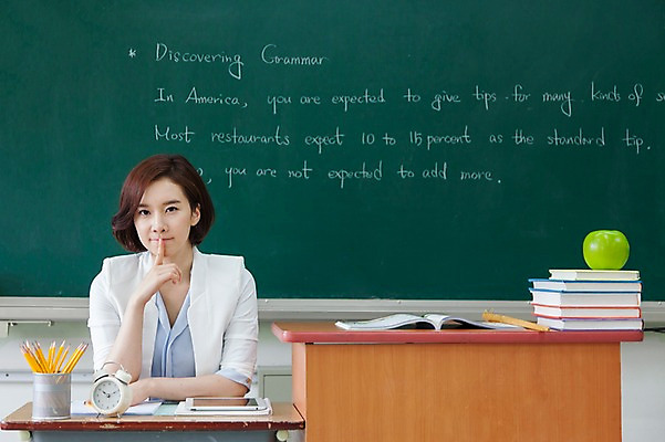 포토 JPG 문자 영어 여자 시계 교실 학교 수업 실내 한명 사람 앉기 동양인 상반신 성인 앞모습 책 30대 태블릿 연필 교사 칠판 한국인 사과 책상 교탁 여자만 여자한명만 성인여자만 성인한명만 성인여자한명만 장년만 장년여자만 장년여자한명만 성인만 국내포토 직업 1 교육 뷰포인트 가구 과일 모션 학용품 인종 내부 장년 전자제품 스마트기기 필기구 파일형식