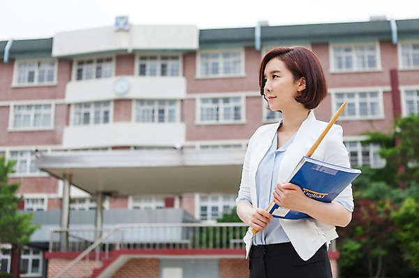 포토 JPG 주간 여자 학교 한명 서기 웃음 들기 사람 동양인 상반신 성인 야외 건물 옆모습 아웃포커스 책 30대 교사 한국인 회초리 여자만 여자한명만 성인여자만 성인한명만 성인여자한명만 장년만 장년여자만 장년여자한명만 성인만 국내포토 자연요소 직업 1 건축물 교육 뷰포인트 모션 촬영기법 표정 인종 장년 매_체벌 파일형식