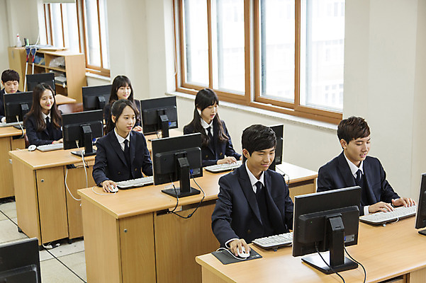 포토 JPG 주간 학생 여학생 여자 남자 교복 남학생 학교 청소년 고등학생 수업 실내 사람 앉기 동양인 여러명 상반신 10대 컴퓨터 한국인 컴퓨터실 십대만 국내포토 자연요소 옷 교육 다수 교실 모션 인종 내부 전자제품 파일형식