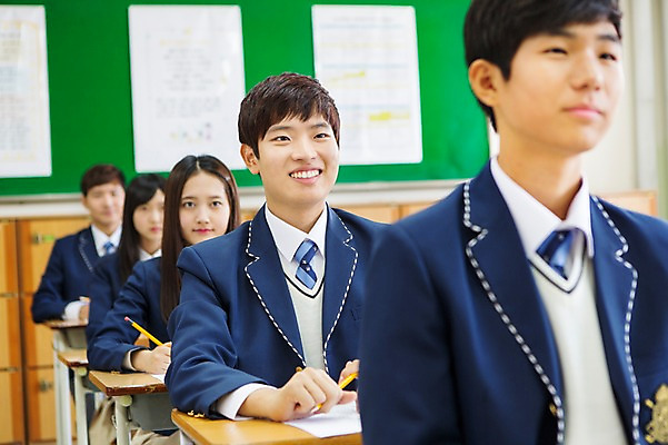 포토 JPG 학생 여학생 여자 남자 교복 남학생 교실 학교 청소년 고등학생 수업 실내 웃음 사람 앉기 동양인 여러명 상반신 10대 한국인 십대만 국내포토 옷 교육 다수 모션 표정 인종 내부 파일형식